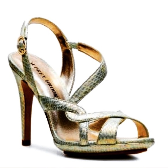 Audrey Brooke Shoes - ➕HOST PICK!Audrey Brooke gold heels